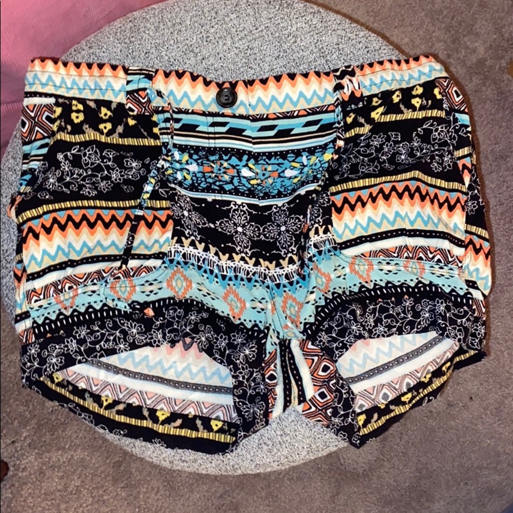 Patterned flowy shorts